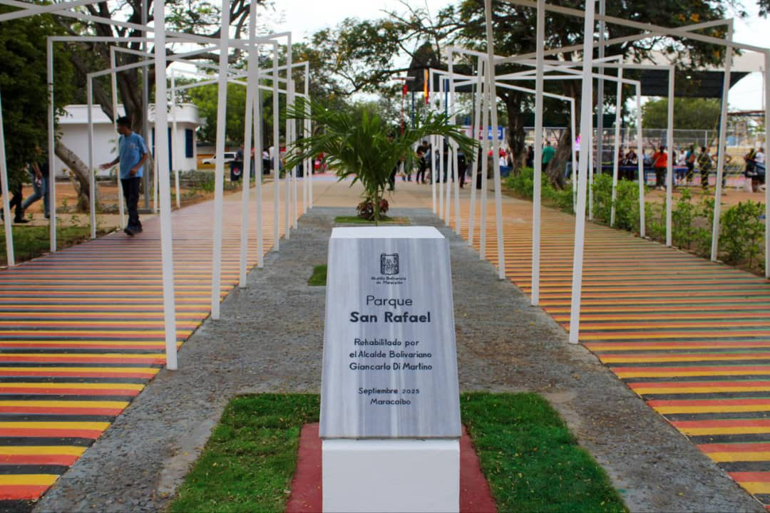 Alcaldía de Maracaibo recuperó y entregó tres plazas en tres parroquias