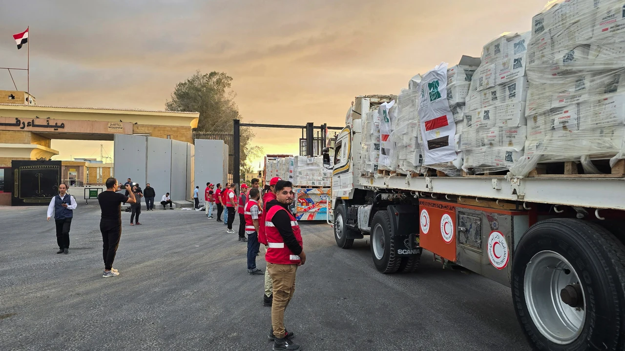 Comienza el ingreso de ayuda humanitaria a Gaza desde Egipto
