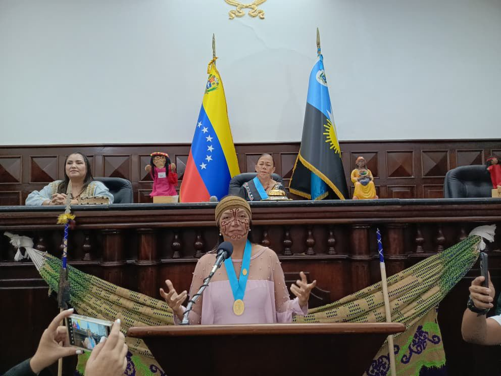 El CLEZ otorgó condecoraciones en el marco del Día de la Resistencia Indígena