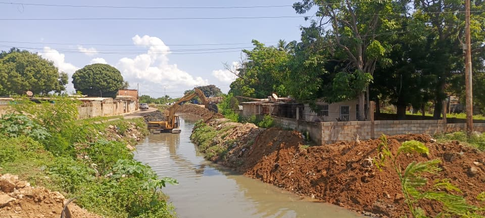 Inician trabajos de saneamiento en 890 metros lineales de la cañada Caribe, al norte de Maracaibo