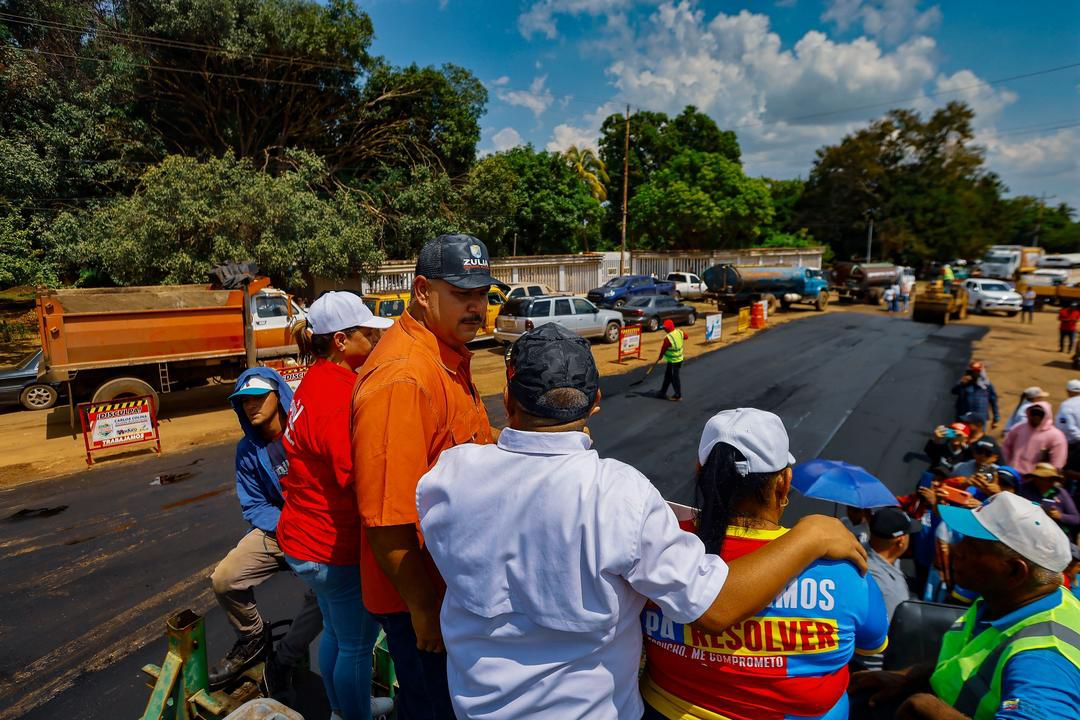 Gobernador Caldera arranca Plan Estadal de Vialidad en dos grandes vías del municipio Jesús Enrique Lossada