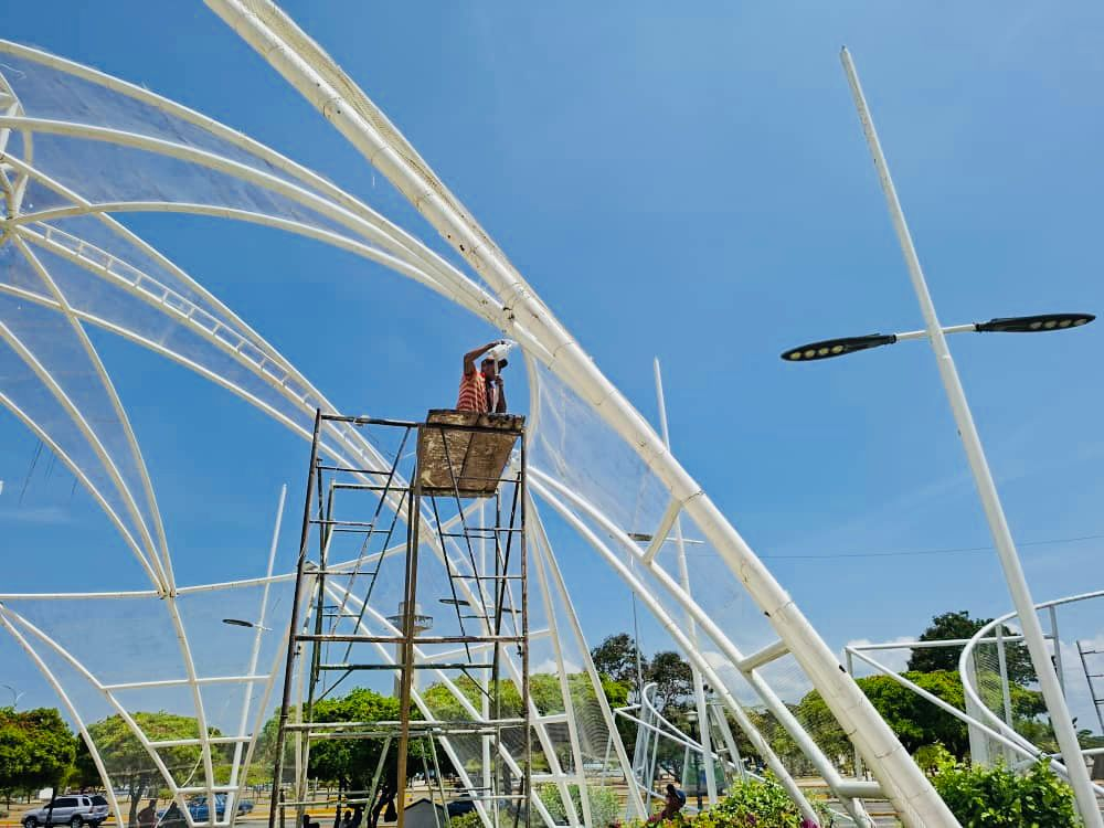 Llegó la navidad: inicia montaje e iluminación en preparación para encendido de Bella Vista