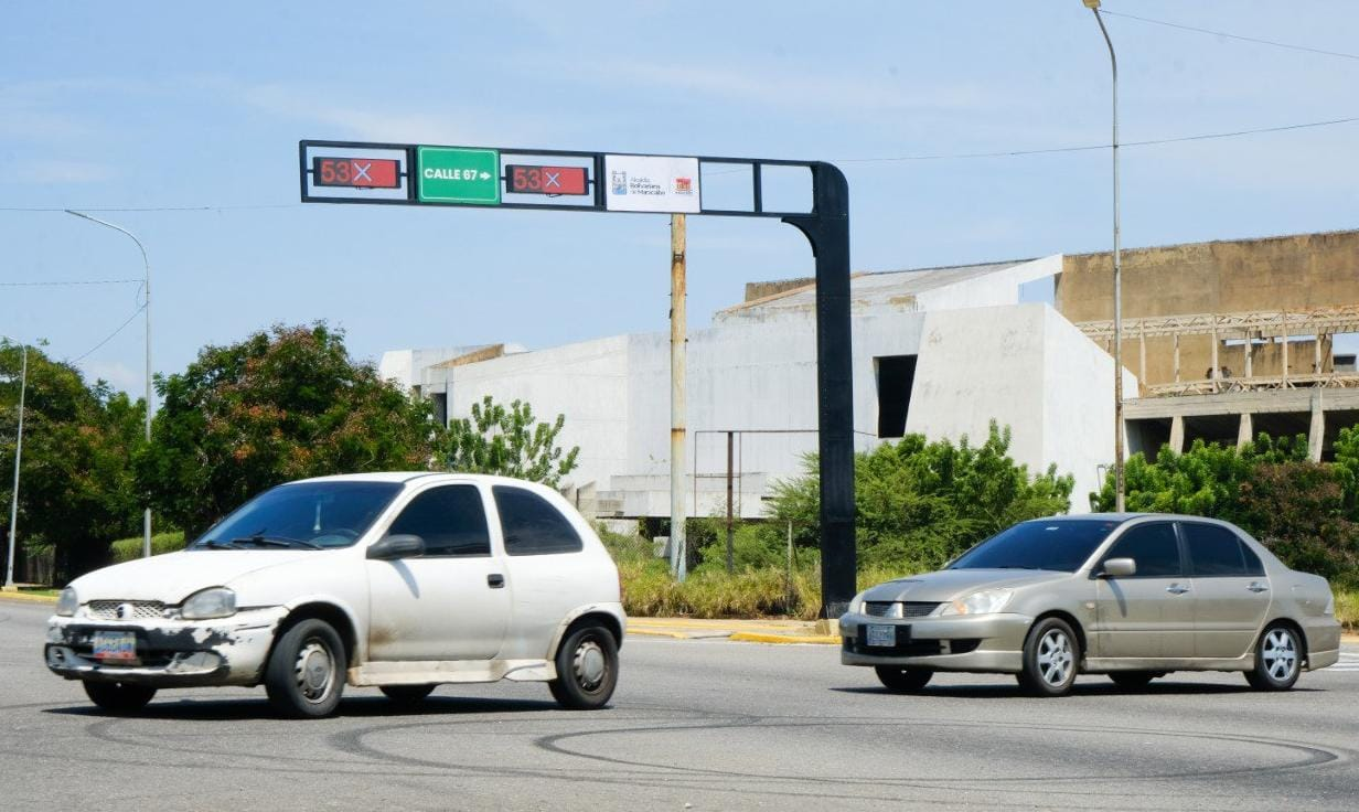Alcaldía de Maracaibo instala semáforos digitales en la ciudad