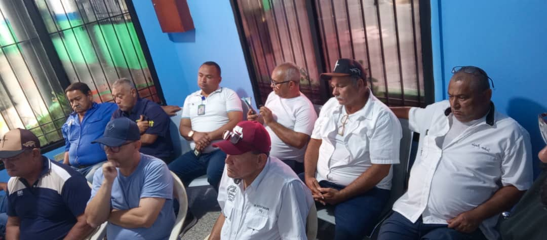 Alcaldía Bolivariana de Colón sostiene reunión de trabajo con representantes de líneas interurbanas
