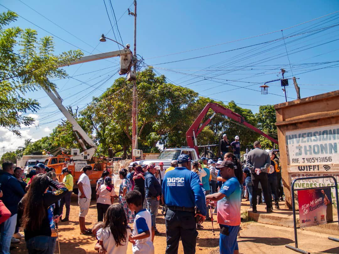 Gobernación despliega jornada de instalación de transformadores en Zulia Oeste