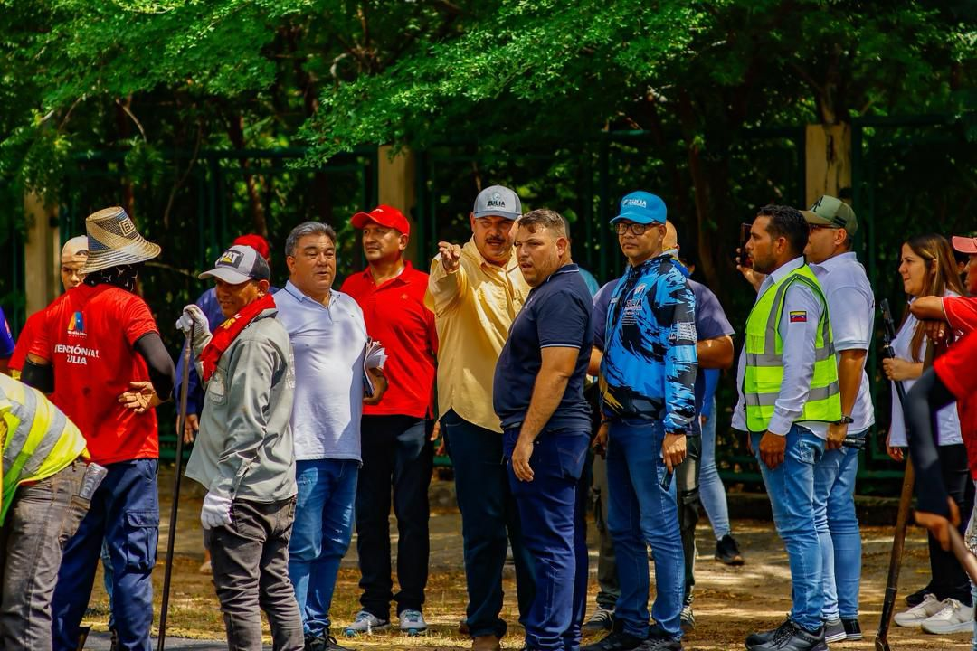 Con la colocación de 6.000 TON de asfalto y obras de infraestructura arranca la semana el gobernador Caldera
