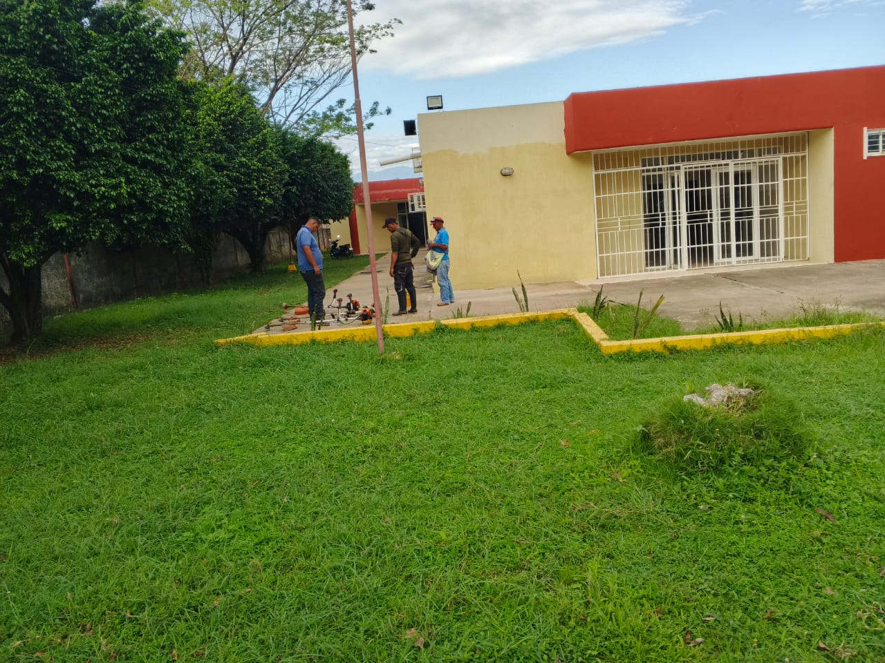 Servicios Públicos de la Alcaldía Bolivariana de Machiques ejecuta jornada de limpieza en el CDI Libertad de Machiques
