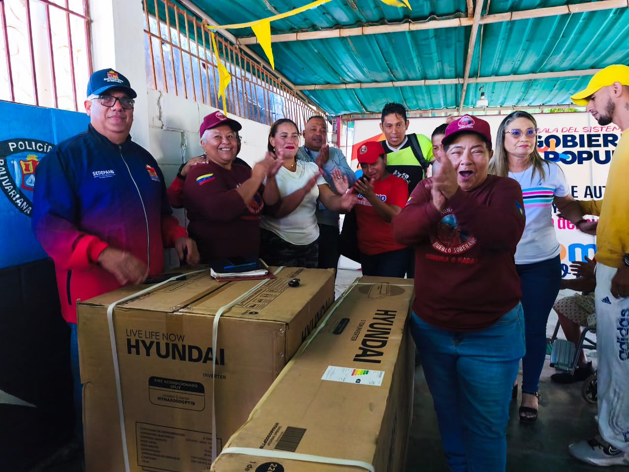 ¡Compromiso bolivariano con el poder popular organizado! Alcalde Di Martino entregó 5 toneladas de aire acondicionado a la Comuna “Las Fuerzas del Pueblo Soberano”