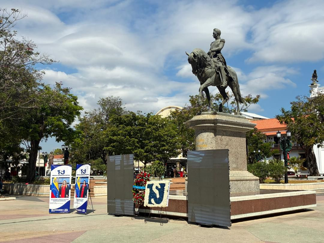 Zulia conmemora el Día Nacional del Juez y la Jueza en la Plaza Bolívar de Maracaibo
