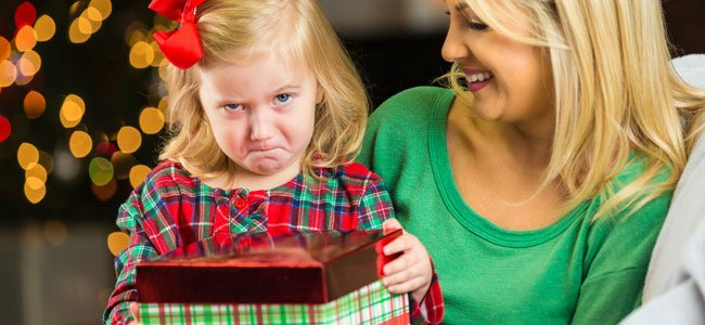 Qué es y cómo evitar el síndrome del niño hiperregalado en Navidad