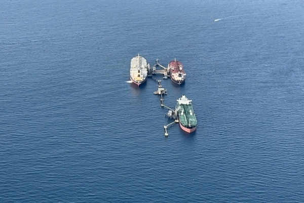 Venezuela autoriza salida de dos superpetroleros cargados no sancionados