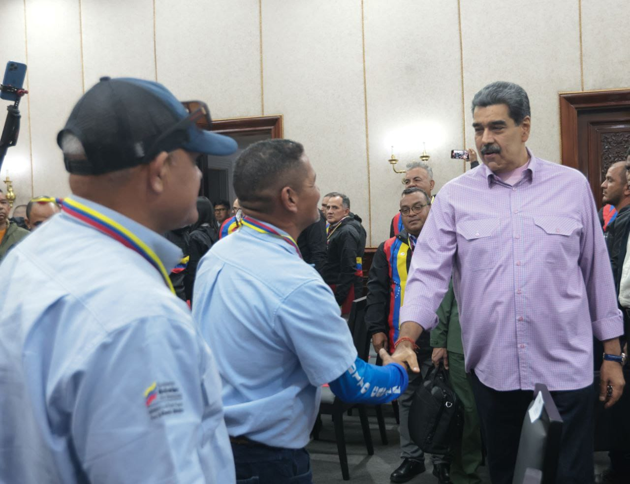 Presidente Maduro condecora a la Brigada Internacional Cuba-Venezuela