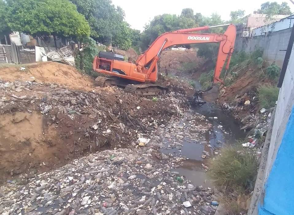 Alcaldía de Maracaibo saneó cañadas en respuesta al 1X10