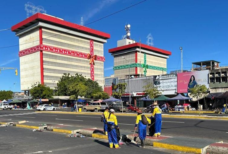 ¡Maracaibo vuelve a brillar! Alcalde Di Martino realiza saneamiento integral en Av. Libertador este jueves 1-E