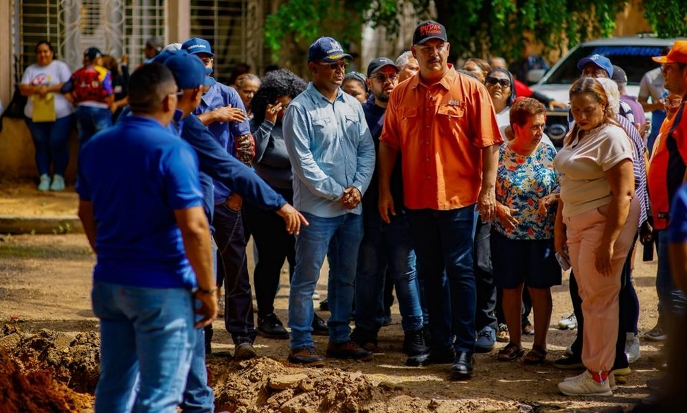 Gobernador Caldera supervisa trabajos de sustitución de colector en comunidad Club Hípico 1