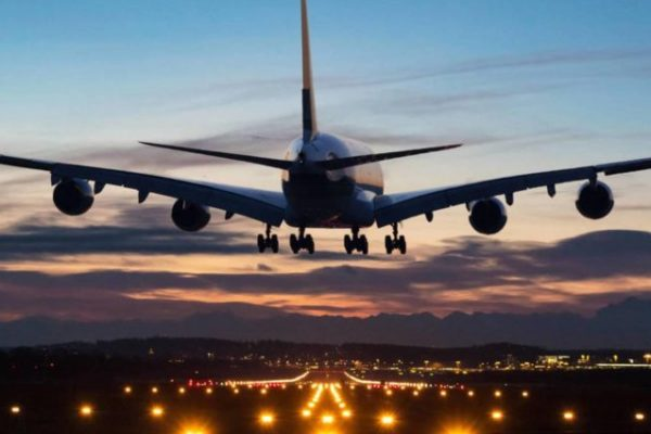 Líneas aéreas ajustan itinerarios y aumentan vuelos para mantener a Venezuela conectada