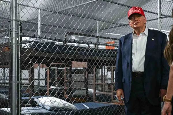 La Irónica celebración de Trump en medio de la crítica migratoria y petrolera