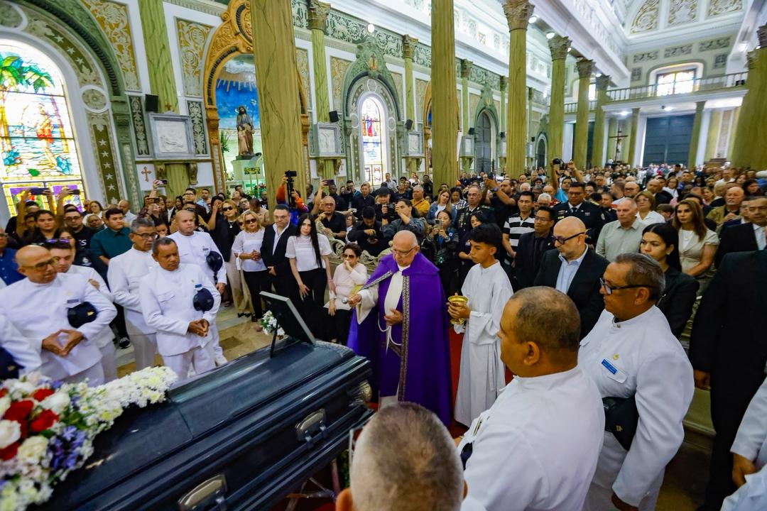 El Zulia despide al “Poeta Diamantino” Renato Aguirre con honores de Estado en la Basílica de La Chinita