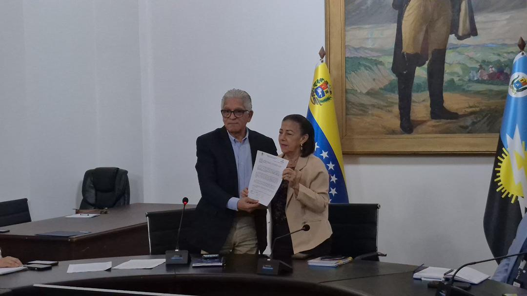 Gobernación entrega al Clez anteproyecto de la Ley de Ciencia y Tecnología del estado Zulia