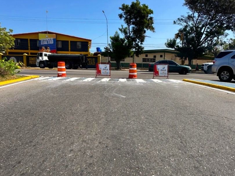 Gobernación del Zulia avanza trabajos de asfaltado y demarcación de la Av. Fuerzas Armadas, de Maracaibo