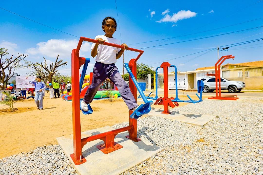 Gobernador Caldera inaugura parque ecológico y entrega canchas en jornada de “Obratón Comunal”