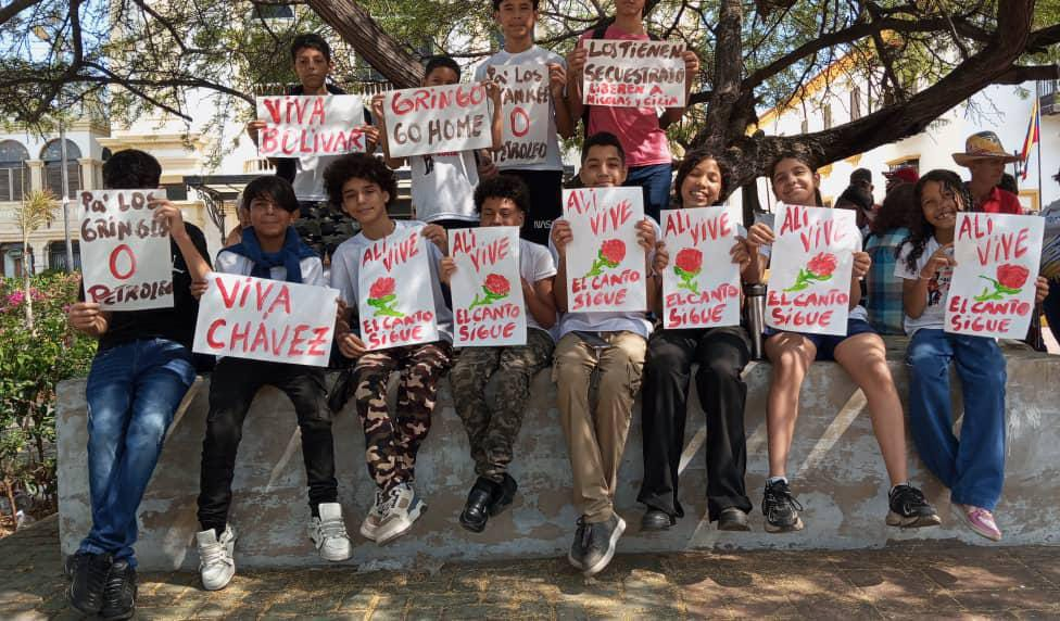 ¡Marcha de los claveles! Capirugente y Semilleros de Alí Primera defienden la soberanía a través de su canto