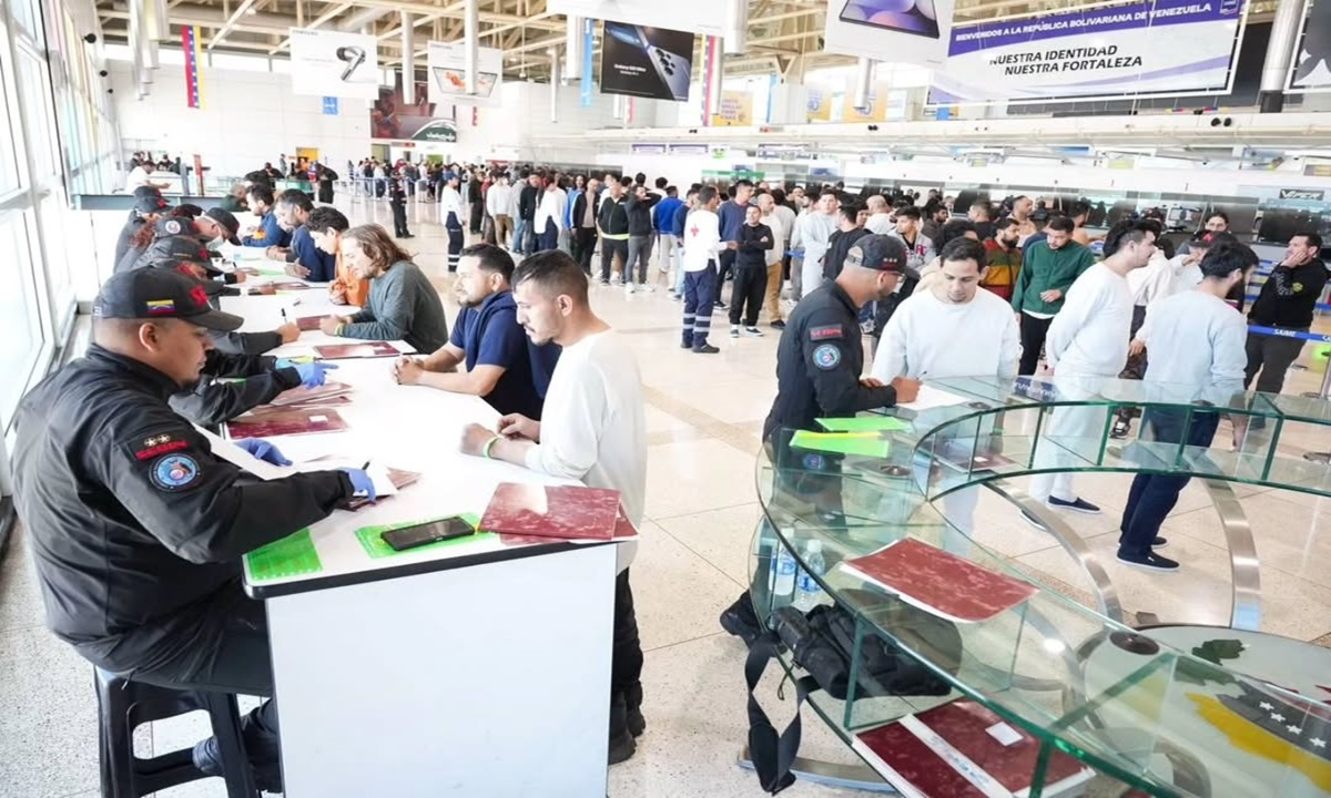 110 venezolanos deportados de EEUU regresaron al país