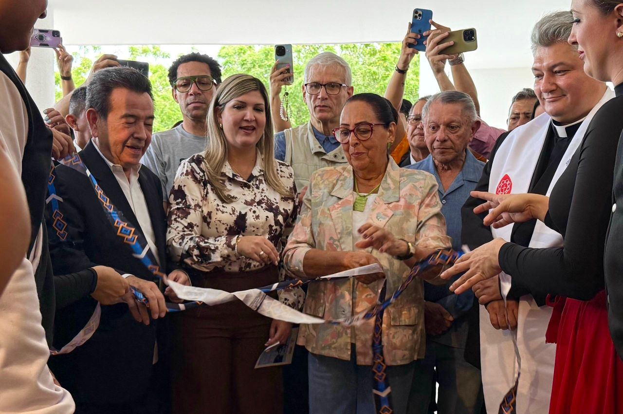 Primera Dama del Zulia acompaña reinauguración de la Galería de Arte Julio Árraga de la Secretaría de Cultura