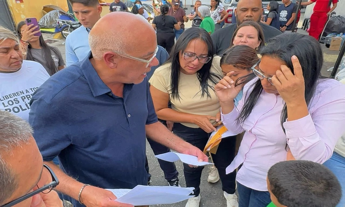 Jorge Rodríguez: se reúne con familiares de detenidos en la Zona 7 de Boleíta