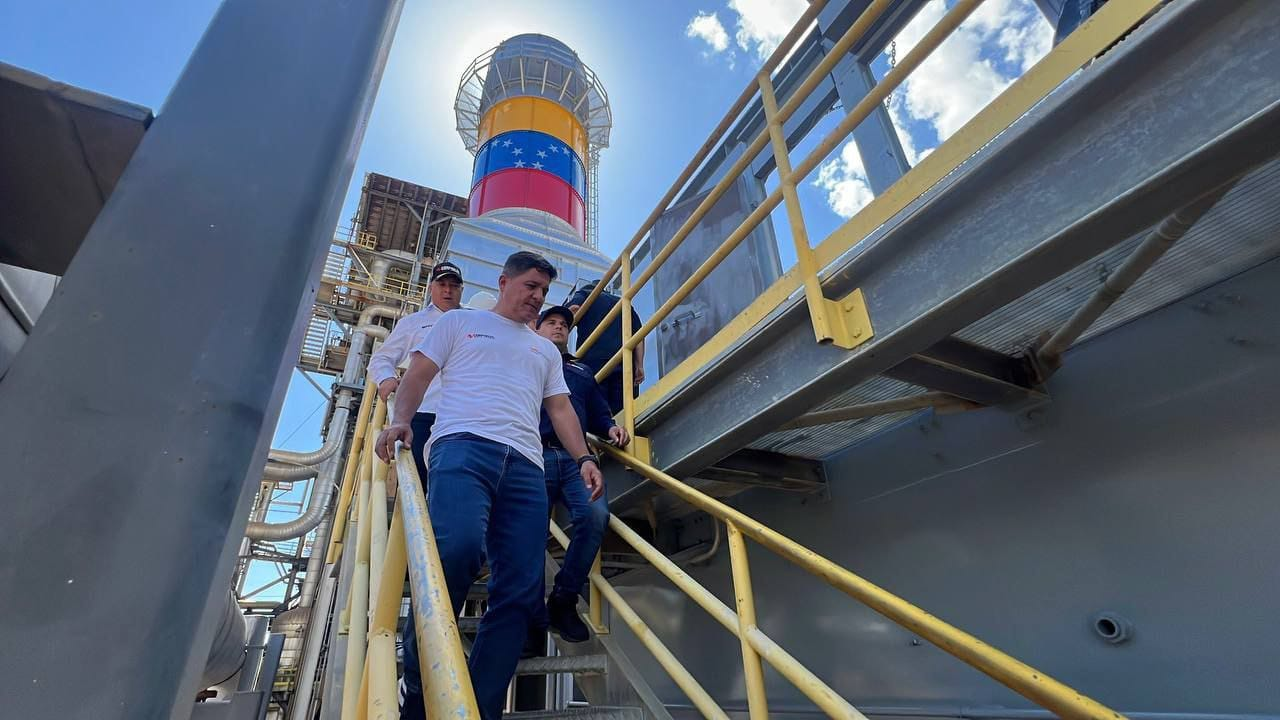 Ministro Márquez inspeccionó labores de mantenimiento en Termozulia
