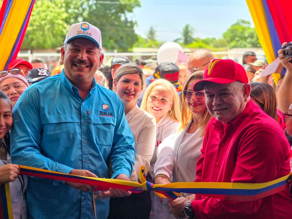 Dotada y equipada Gobernador Caldera reinaugura Clínica Popular Cuatro Bocas en Mara