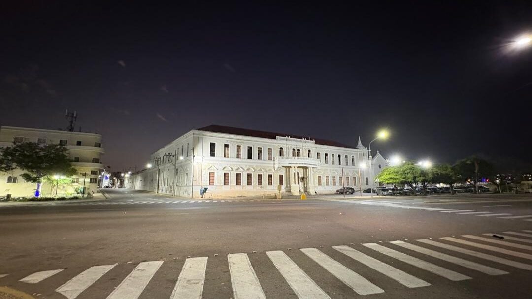 Gobernación culmina trabajos de iluminación externa en el Hospital Central de Maracaibo
