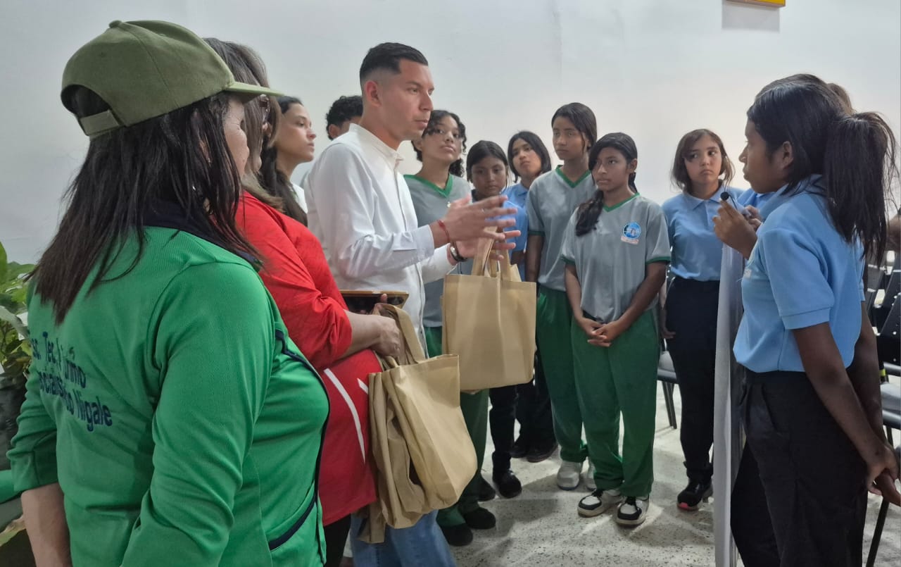 Gobernación del Zulia impulsa la conciencia ecológica con el programa “Un estudiante, un árbol”