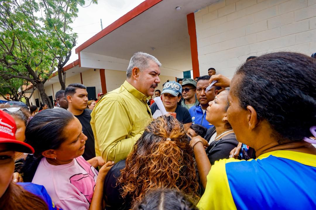 Gobierno Bolivariano y pueblo organizado entregan escuelas Doña Menca