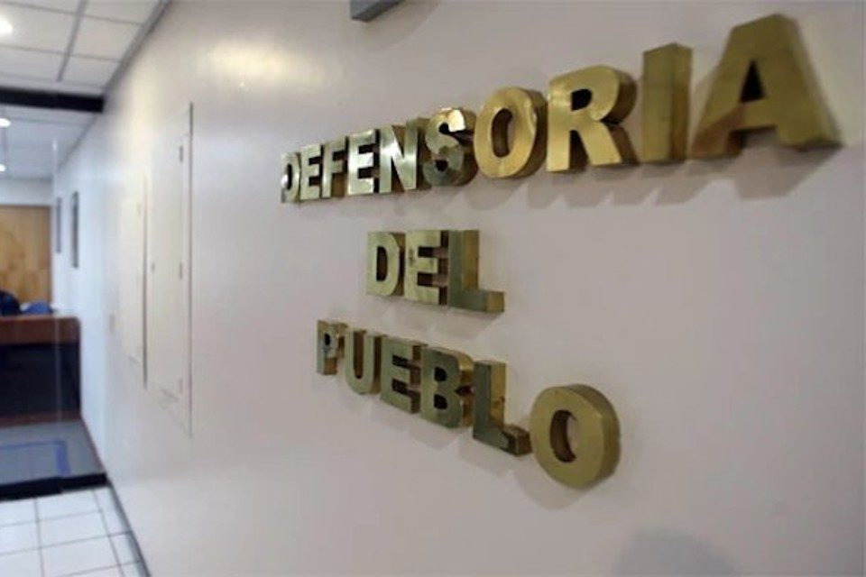 Defensoría del Pueblo recibe demandas de trabajadores y familiares detenidos