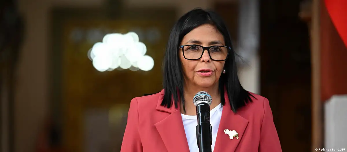 Delcy Rodríguez promete aumentar salarios