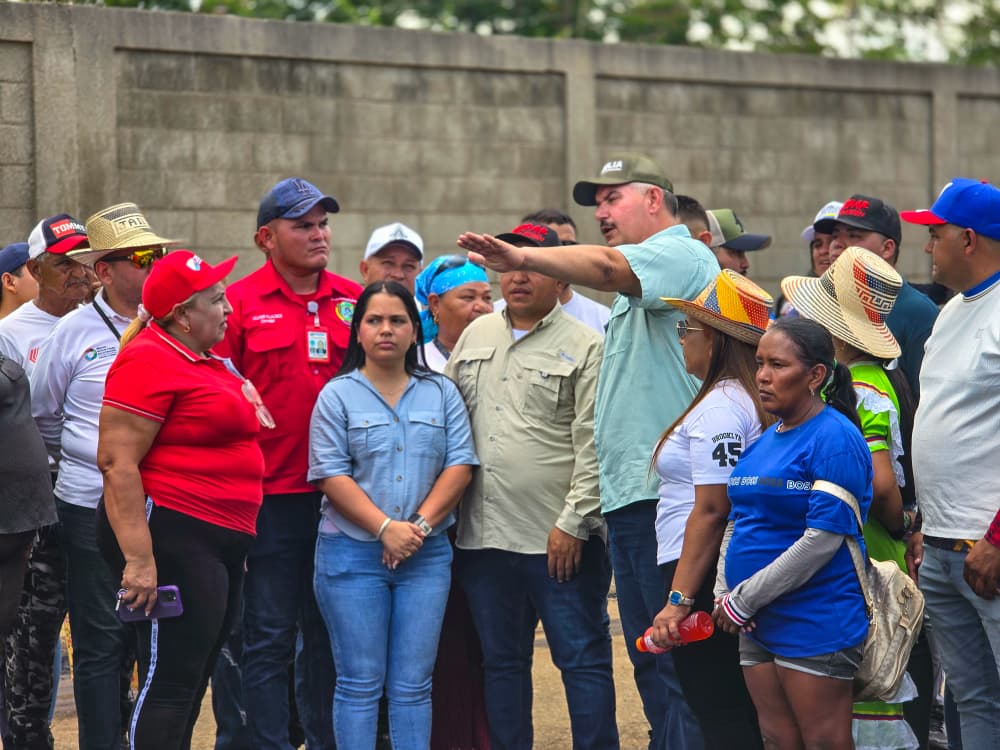 Gobernador Luis Caldera activa el Plan de Asfaltado en Campo Boyacá, del municipio Jesús Enrique Lossada