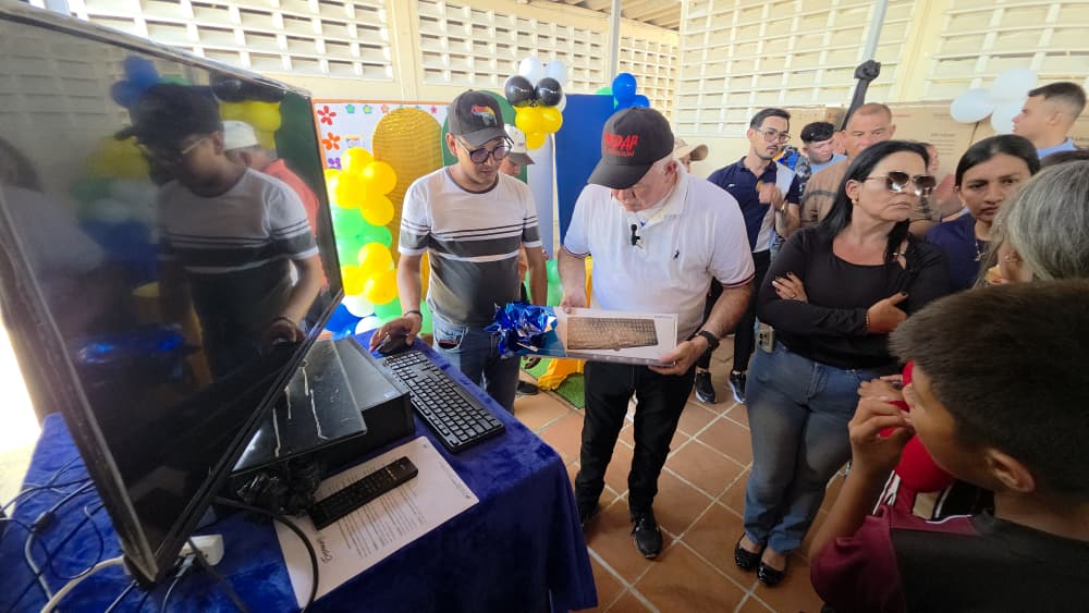 Alcalde Edgar Labarca acompaña la entrega a 32 nuevos emprendedores en San Rafael de El Moján