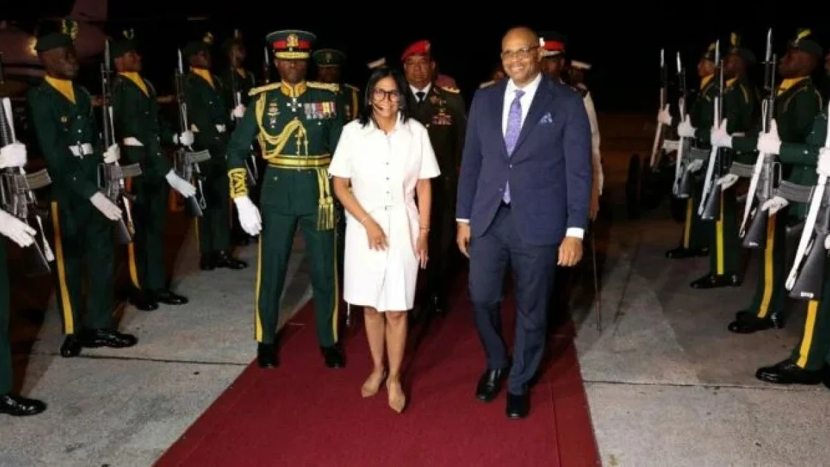 Delcy Rodríguez llega a Barbados en visita oficial