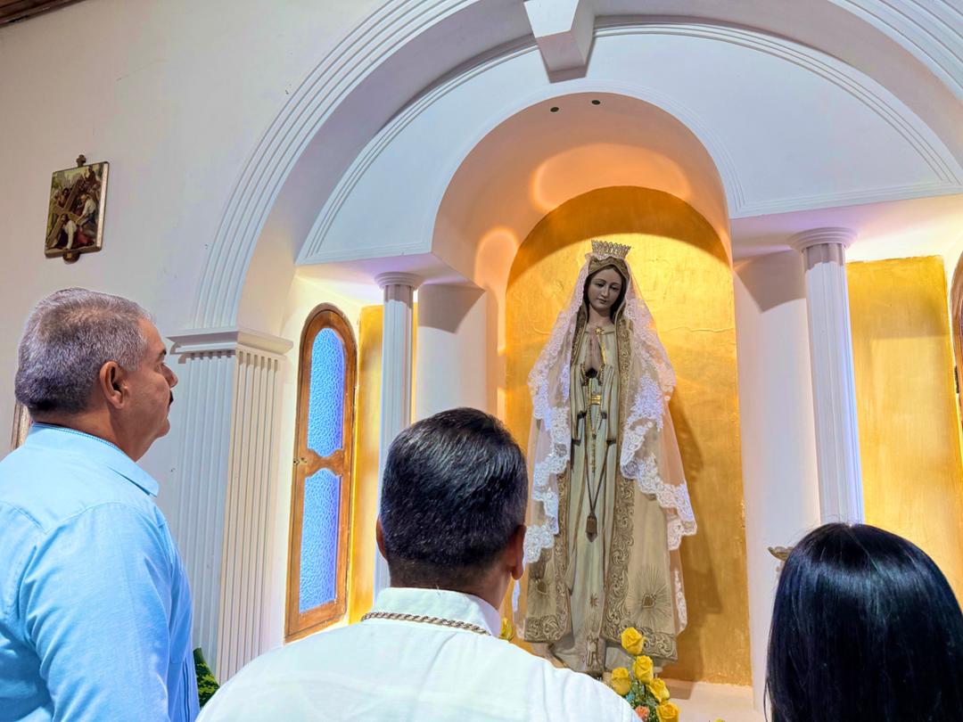 Gobernador Caldera participa en eucaristía de celebración del Día de Nuestra Señora de Fátima en Bachaquero y entrega aporte para Rehabilitación del Templo