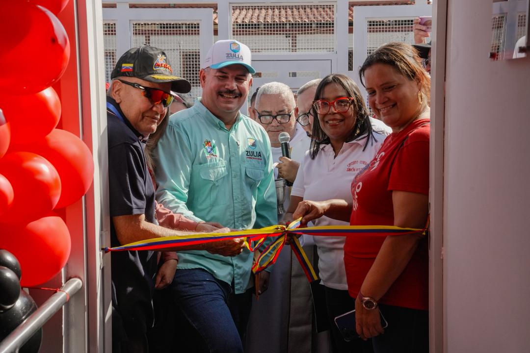 Gobernador Luis Caldera entrega Mercal en Lagunillas como parte de la recuperación de 32 centros alimentarios