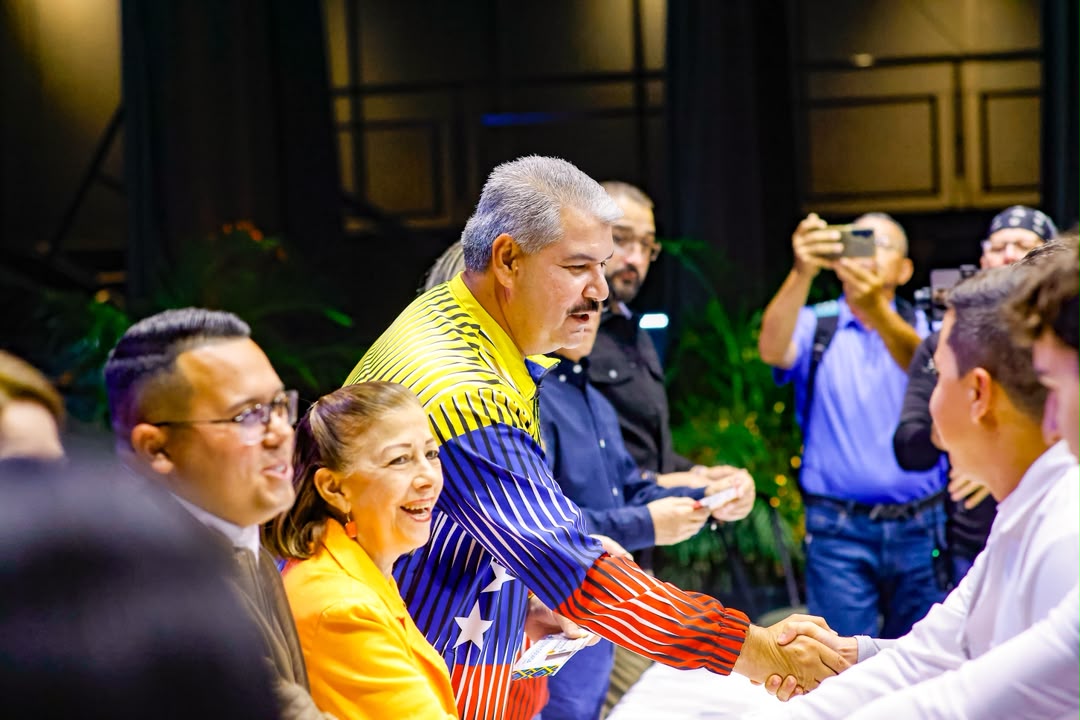 Gobernador Caldera entrega Becas Jesús Enrique Lossada a 1.000 estudiantes de universidades públicas del Zulia