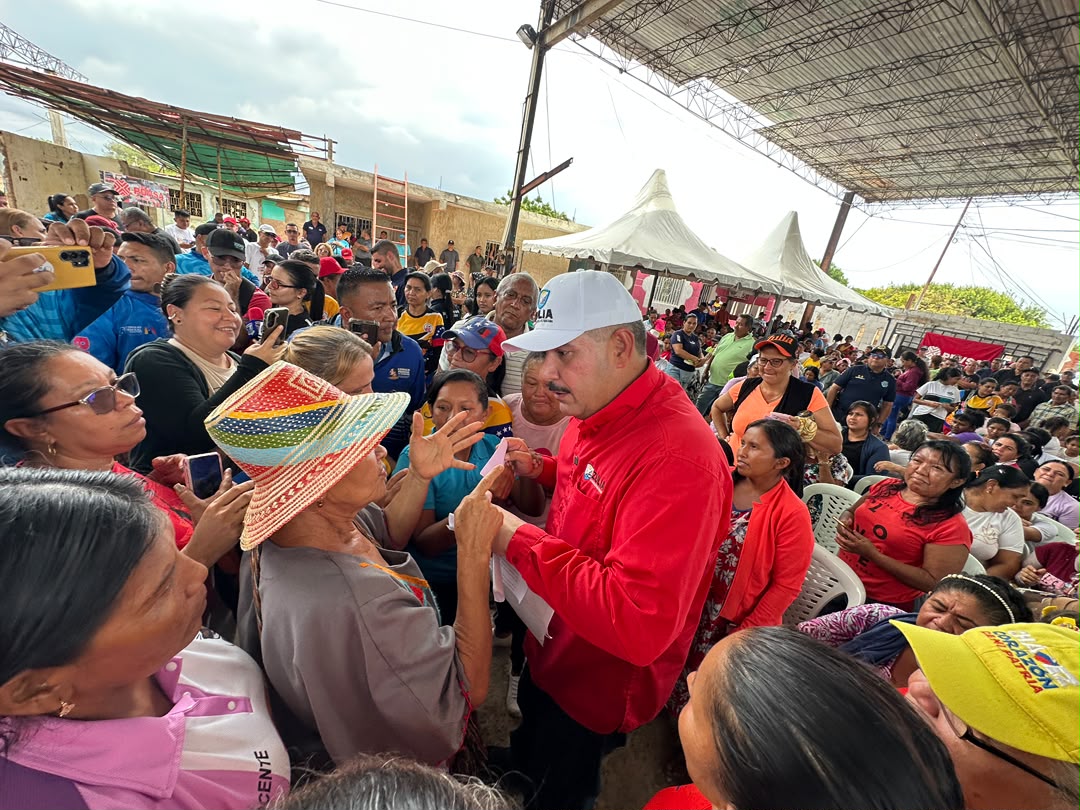Plan Cayapa Gas Comunal: Gobernador Luis Caldera entrega 840 cilindros a cuatro comunas de Maracaibo