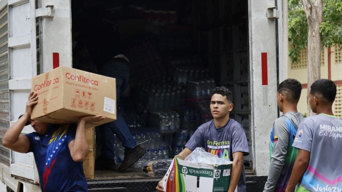 Héctor Rodríguez: Estamos equipando los Campamentos Transitorios para atender a las familias