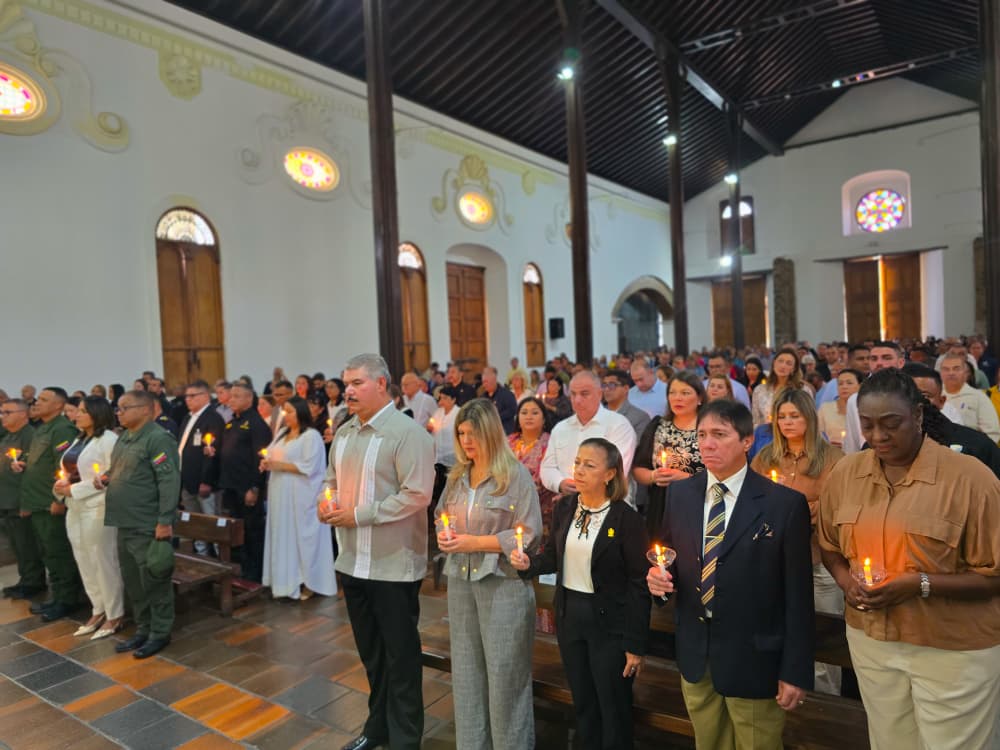 ¡Celebrada en la Catedral! Gobernador Luis Caldera participa junto al pueblo zuliano en eucaristía por víctimas de los sismos
