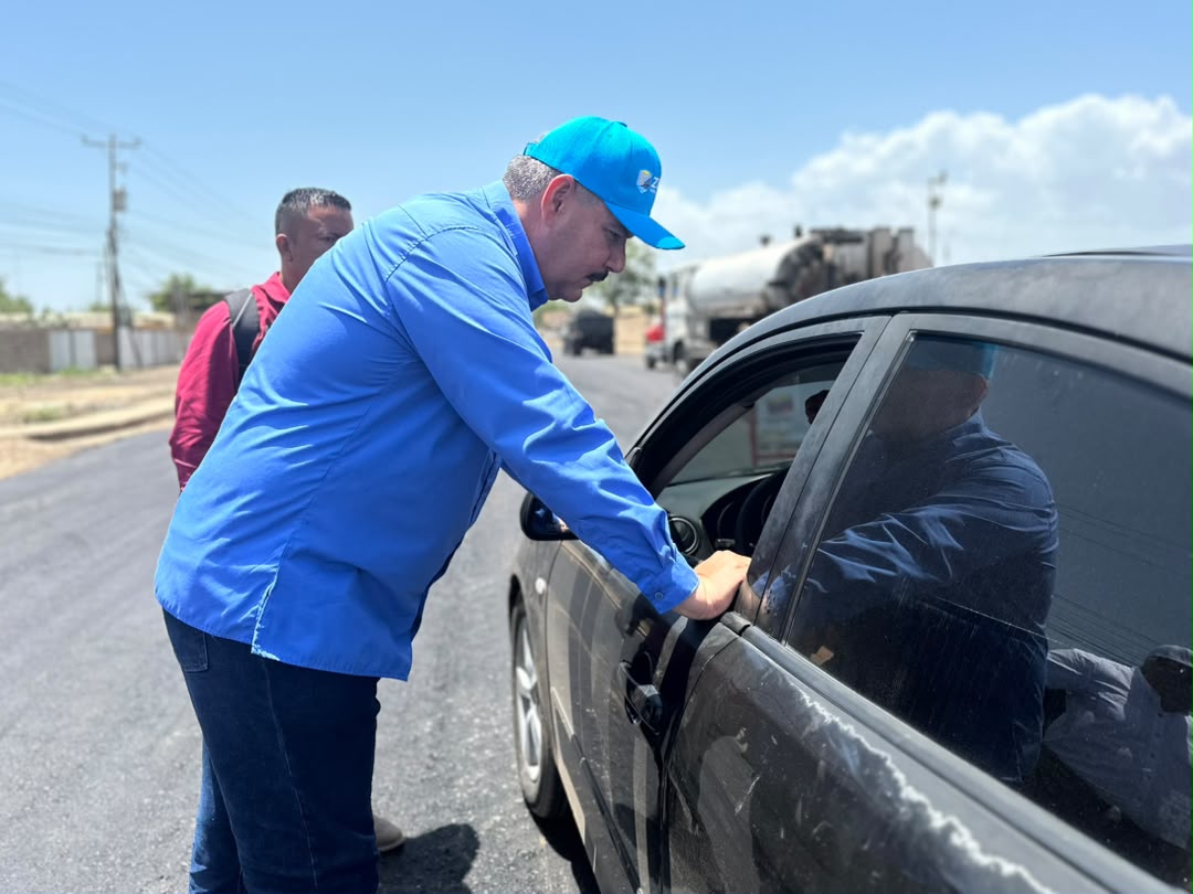 Gobernación inicia la colocación de 2.000 toneladas en el eje 4 de la parroquia Francisco Eugenio Bustamante